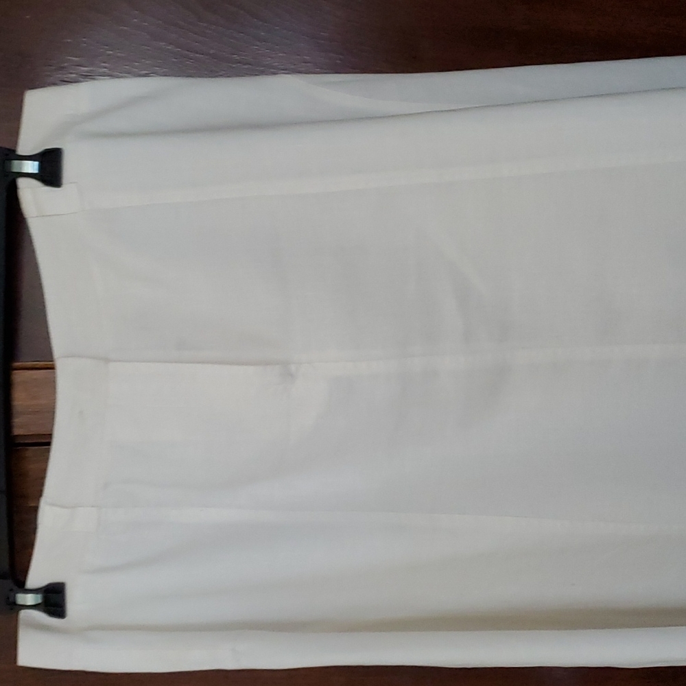 Ladies white linen lined a line skirt - Picture 2 of 9